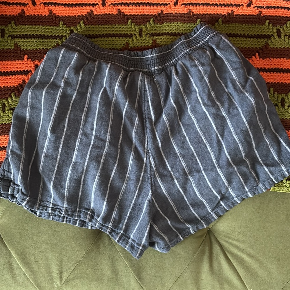 Grey Universal Thread Striped Shorts - Picture 2 of 3